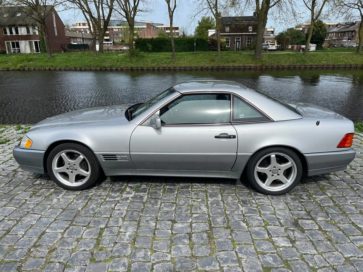 Mercedes-Benz SL 600 600 Stříbrná - 2