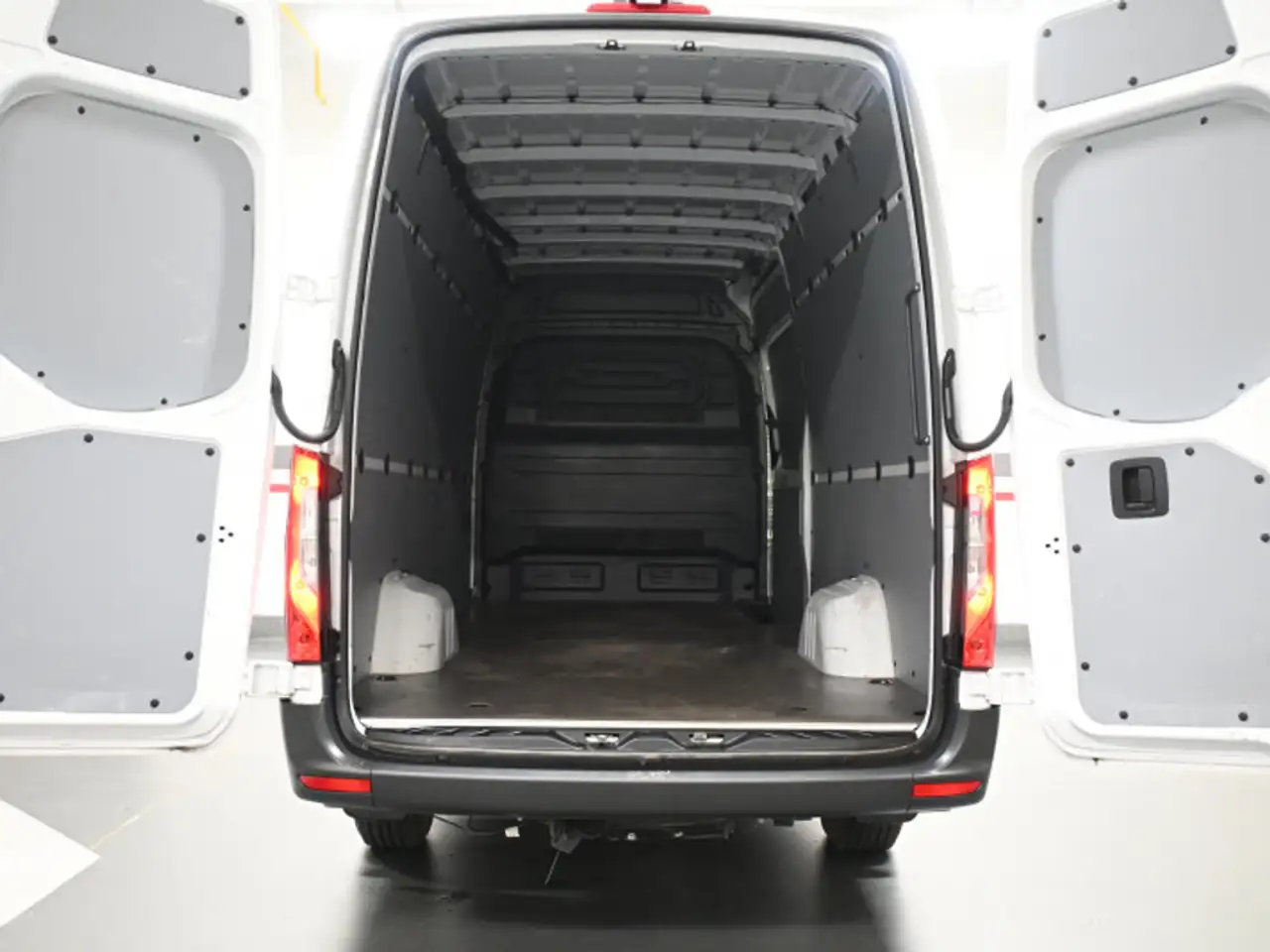 Mercedes-Benz Sprinter photo Mercedes-Benz Sprinter