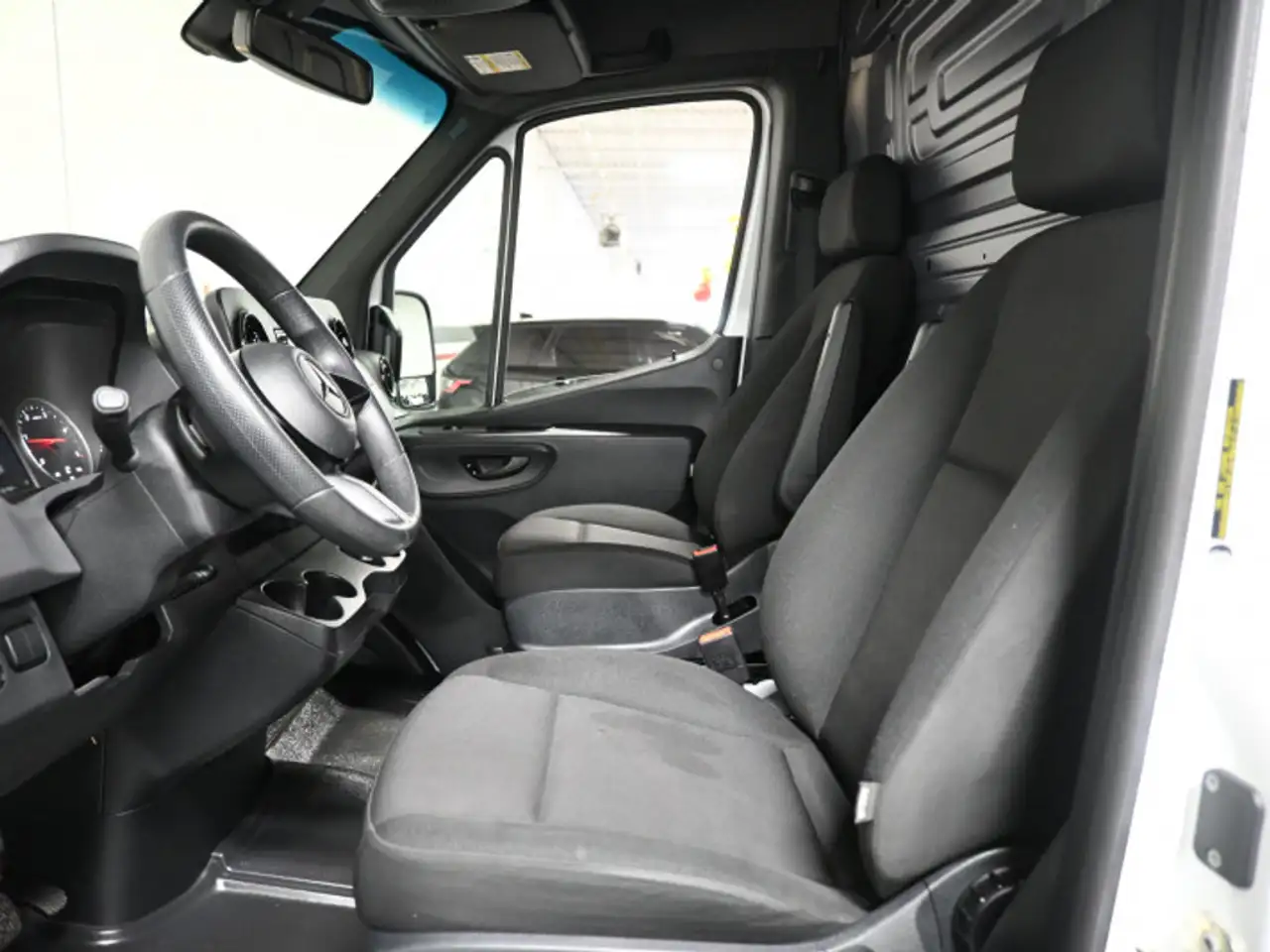 Mercedes-Benz Sprinter photo Mercedes-Benz Sprinter