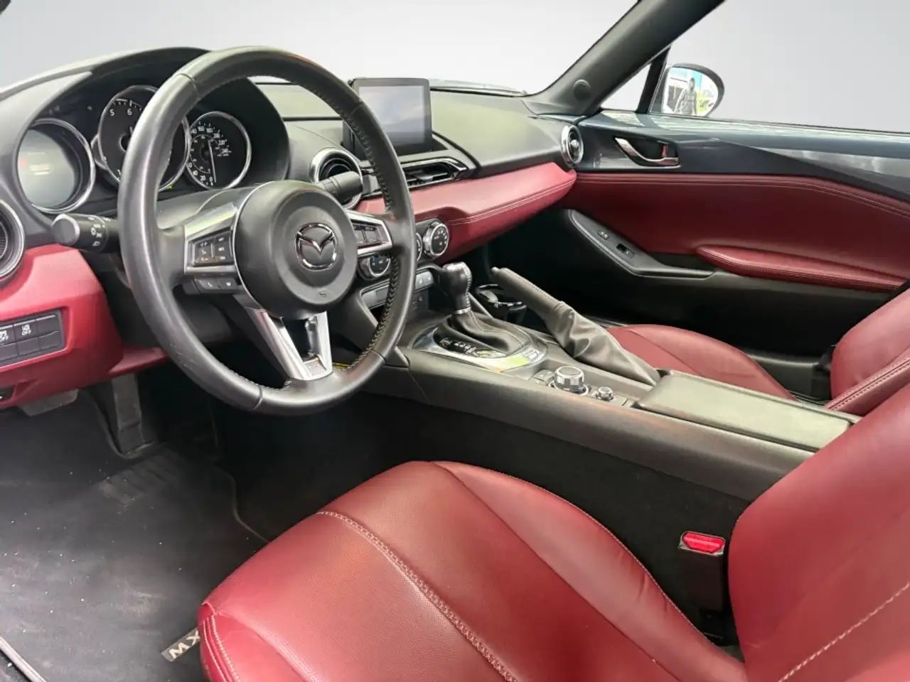 Mazda MX-5 Miata снимка Mazda MX-5 Miata