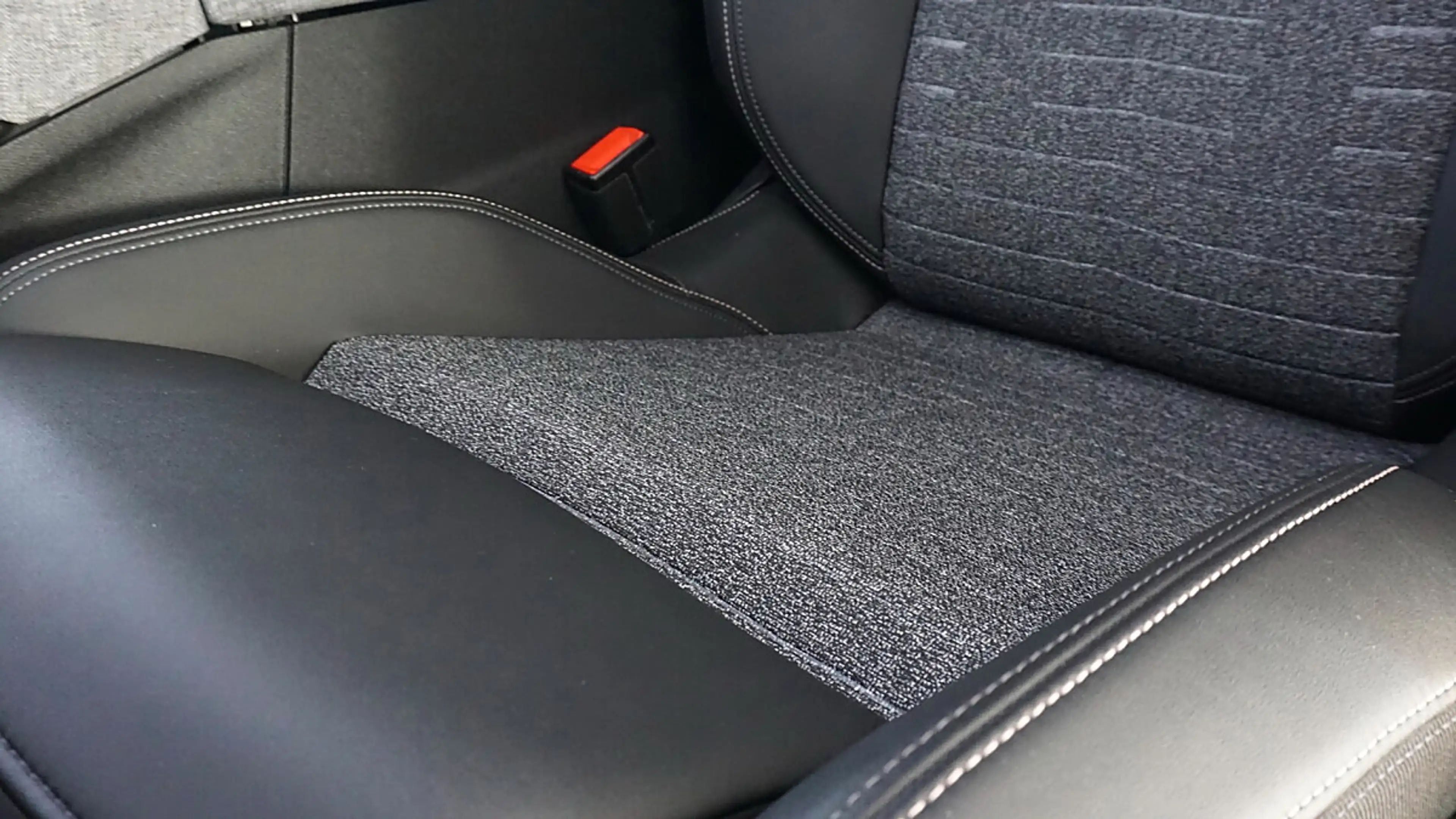 Peugeot 5008 mHEV 136 e-DCS6 Allure Aut. — photo 9