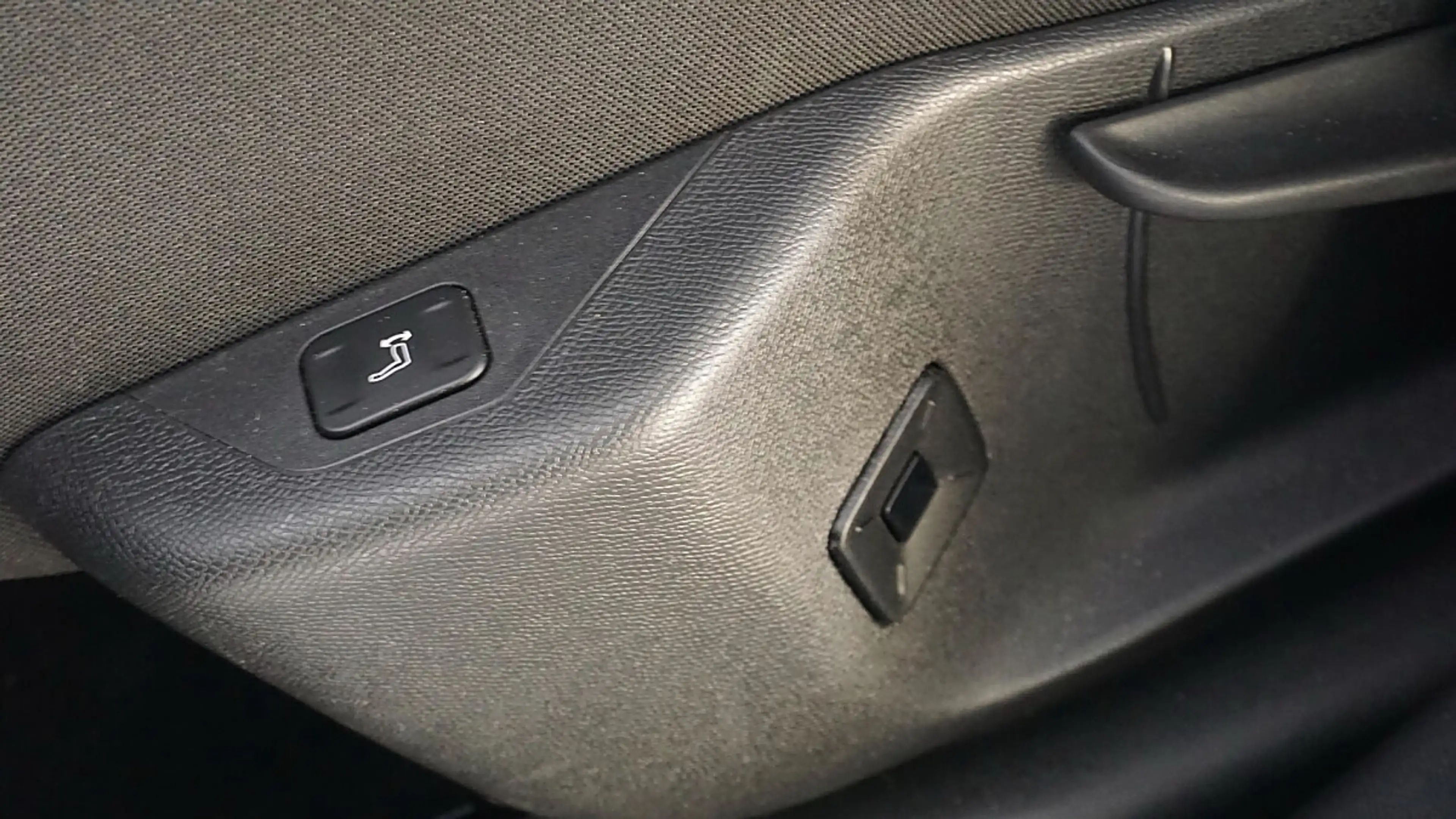 Peugeot 5008 mHEV 136 e-DCS6 Allure Aut. — photo 10
