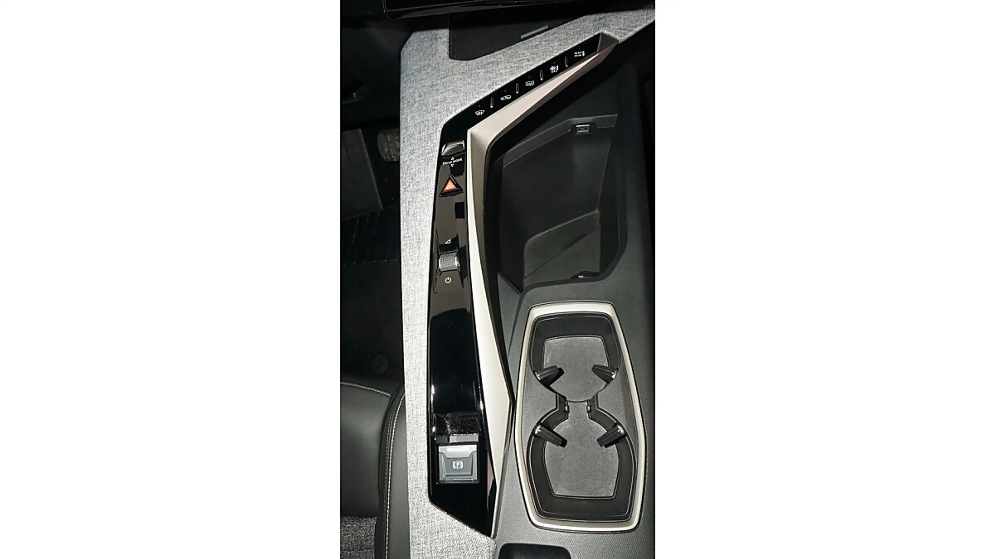 Peugeot 5008 mHEV 136 e-DCS6 Allure Aut. — photo 6