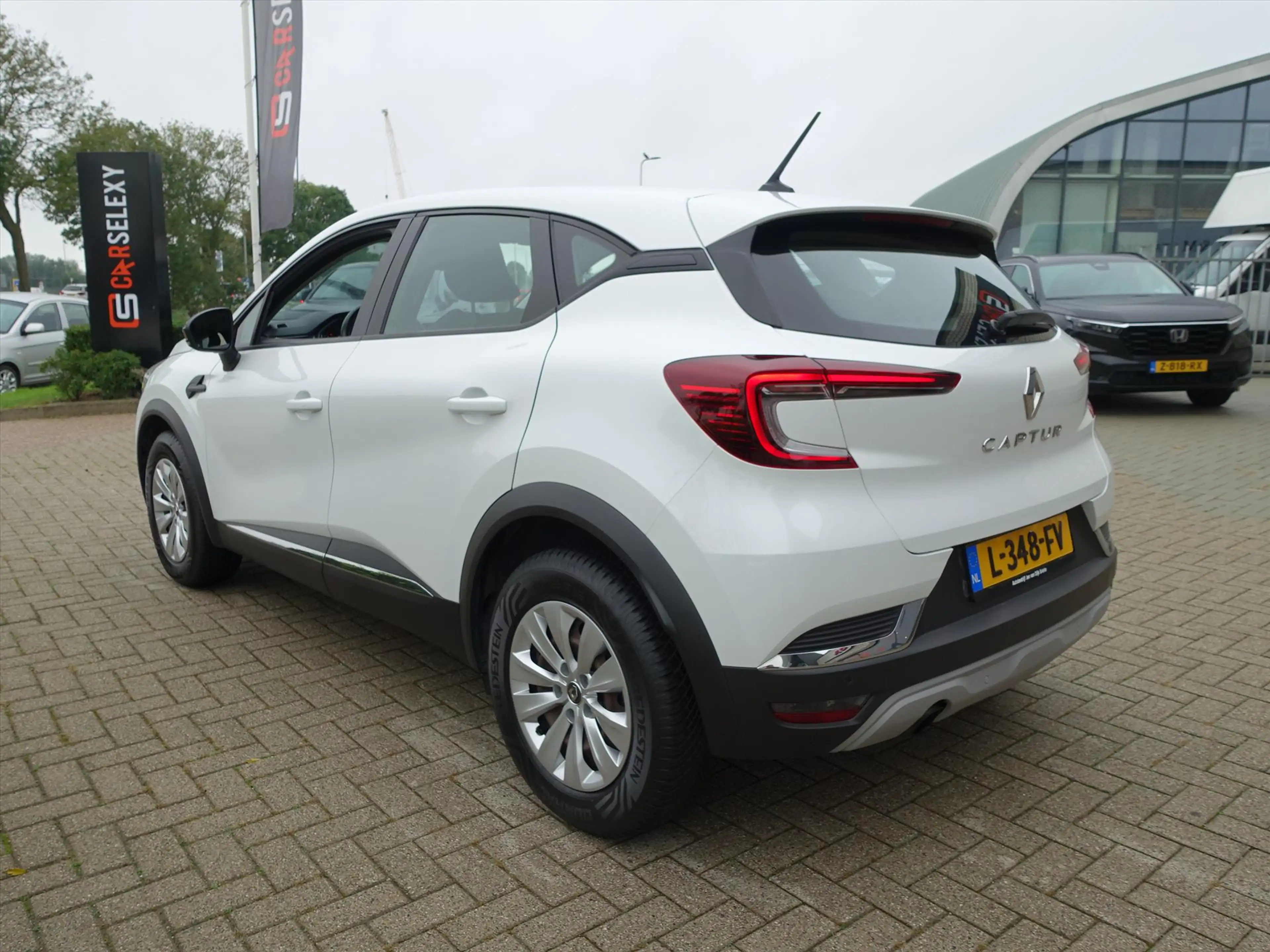 Renault Captur TCe 101pk Life 4 SEIZOENENBANDEN — photo 3