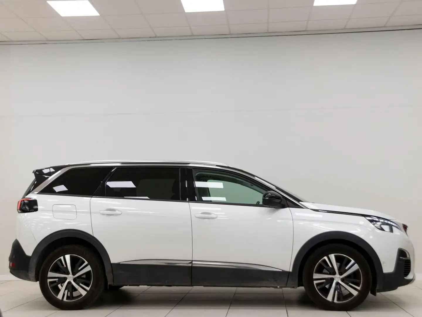 Peugeot 5008 Allure 1.2L PureTech 96kW (130) S&S EAT6 Weiß - 2