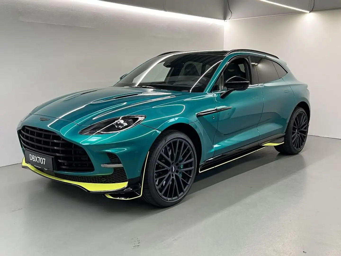 Aston Martin DBX DBX707 AMR23 / Q Edition / Lime Accents Vert - 1