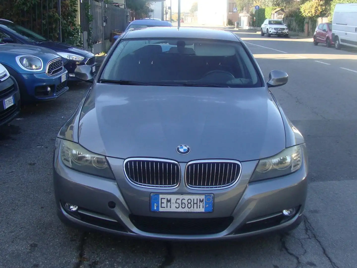 BMW 318 d Touring auto Grau - 1