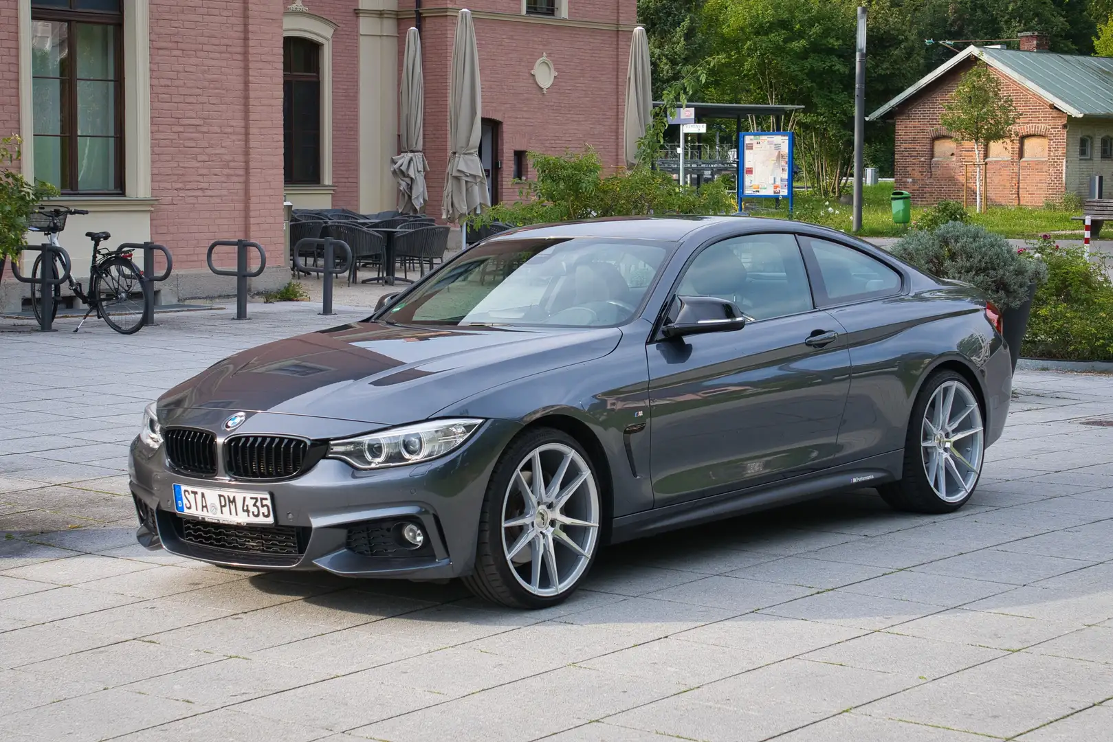 BMW 435 i Coupe Sport-Aut., M Performance Grau - 2