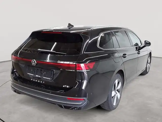 Volkswagen Passat view 4