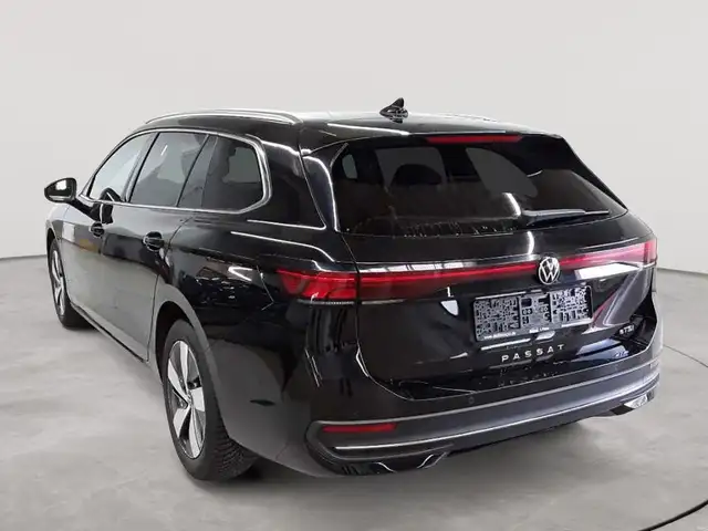 Volkswagen Passat view 5