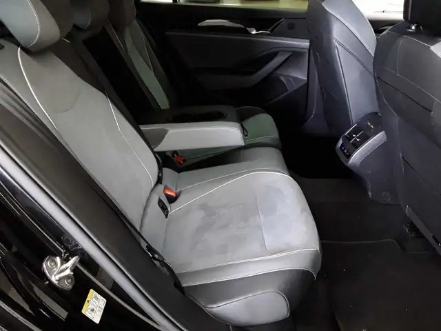 Volkswagen Passat view 14