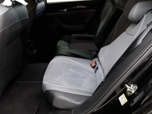 Volkswagen Passat view 13