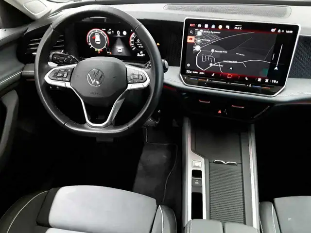 Volkswagen Passat view 10