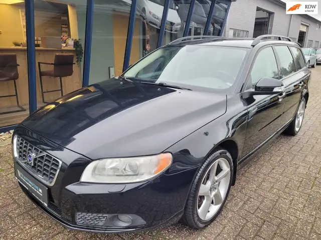 Volvo V70 2.5T Momentum Automaat H.LEER / XENON / YOUNGTIMER