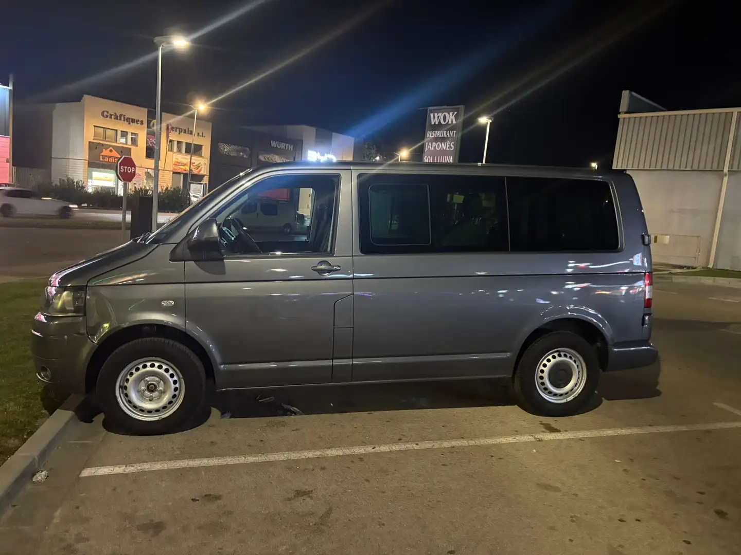 Volkswagen T5 recien echa caja de cambios ,correa de distribucio - 1