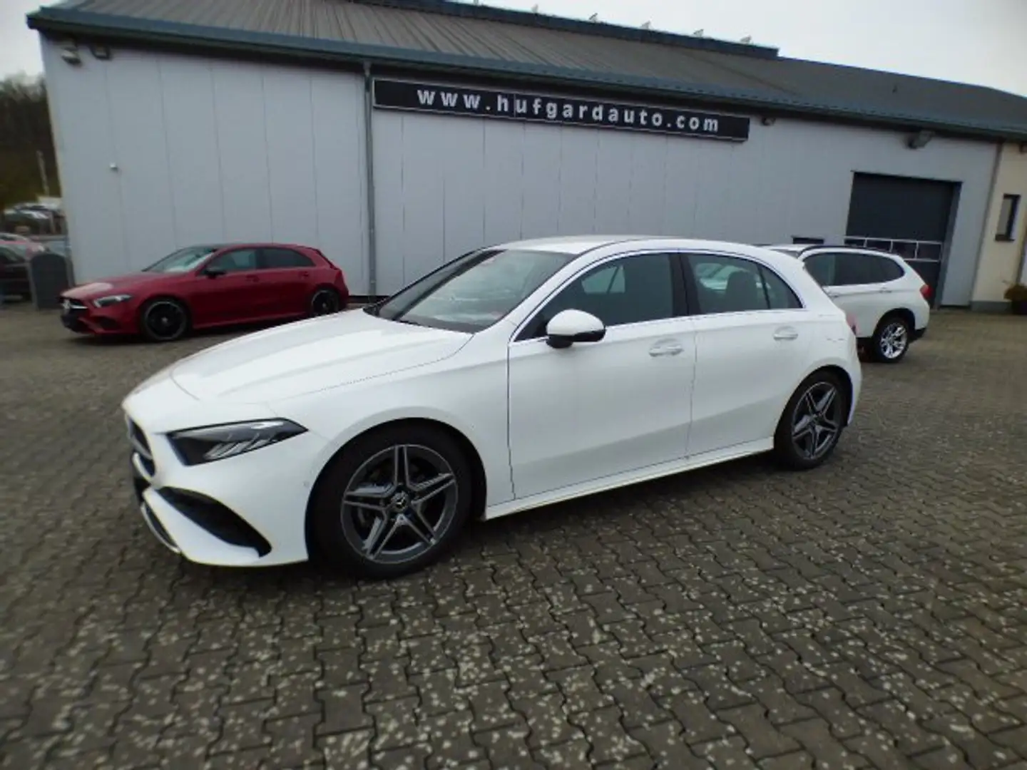 Mercedes-Benz A 200 AMG Line Advanced Plus Standheiz Anhängerkup... Weiß - 2