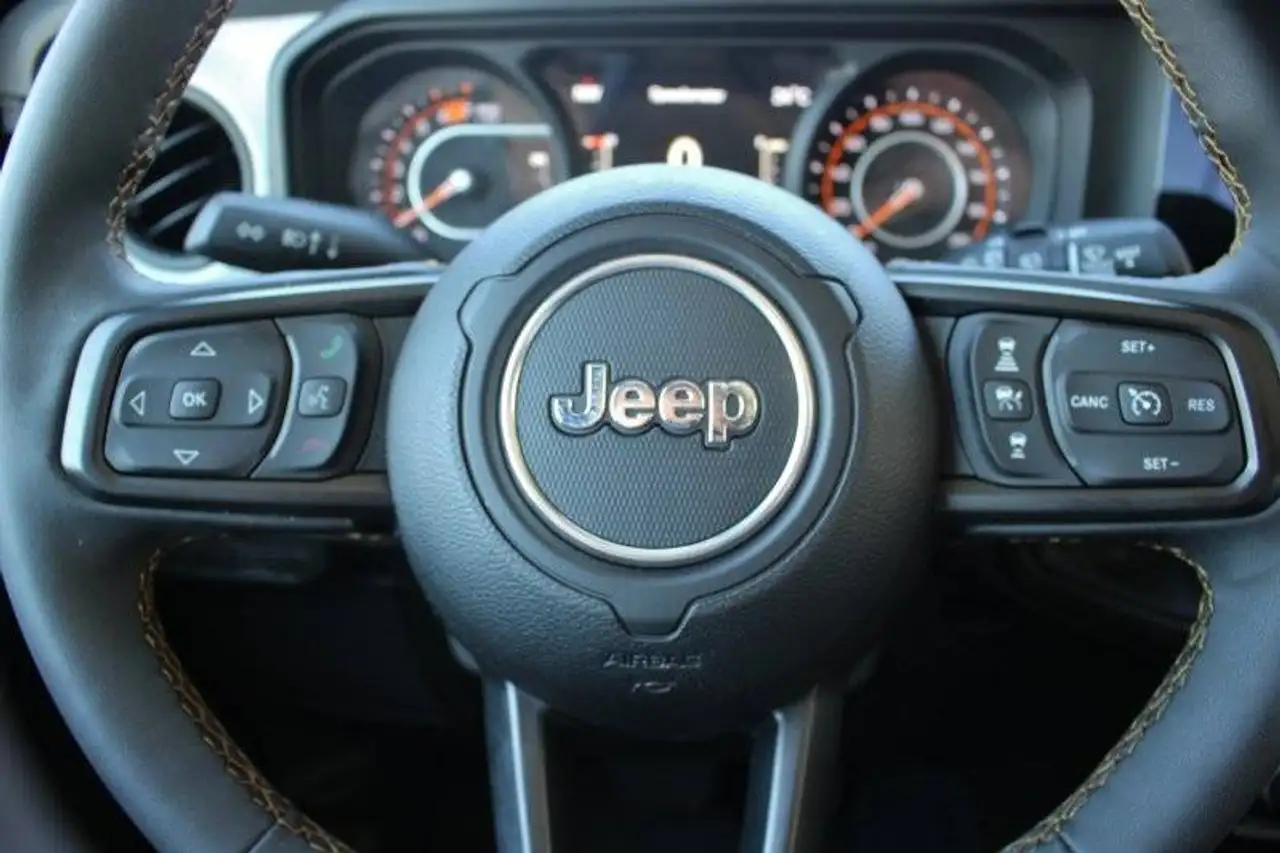Jeep Wrangler photo Jeep Wrangler