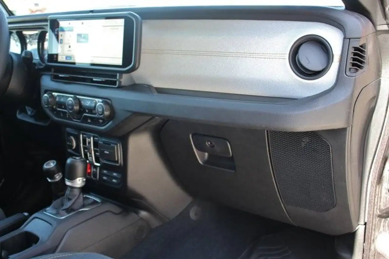 Jeep Wrangler photo Jeep Wrangler