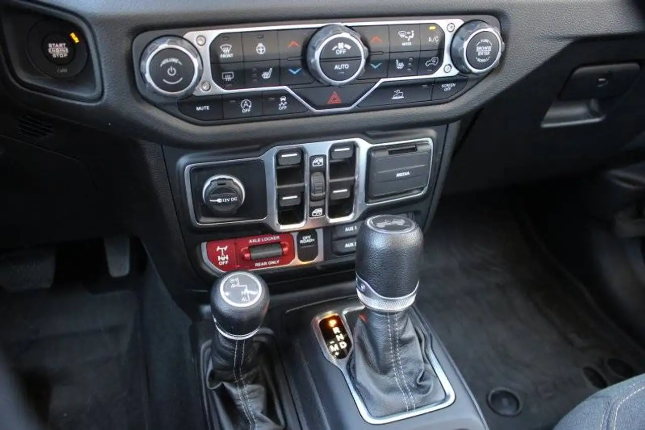 Jeep Wrangler photo Jeep Wrangler
