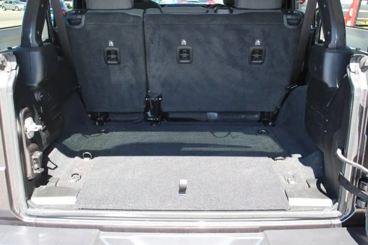 Jeep Wrangler photo Jeep Wrangler