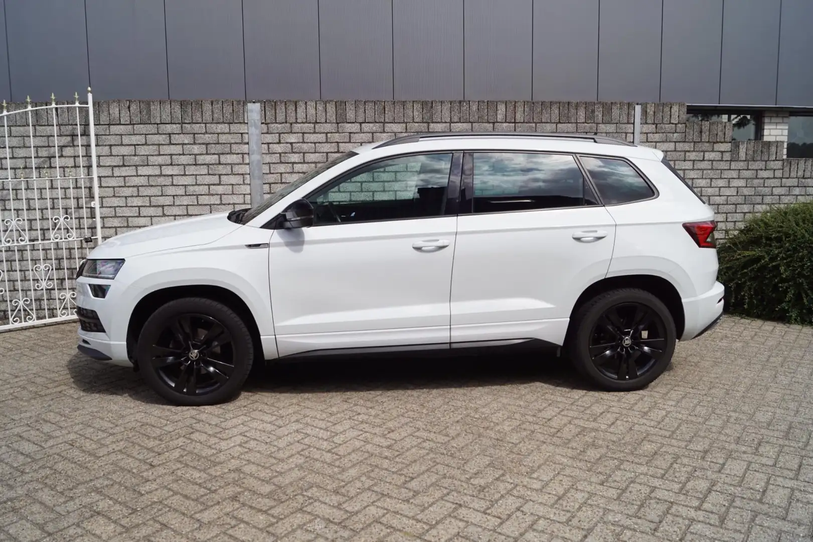 Skoda Karoq 1.5 TSI ACT Sportline Business 150PK Sportstoelen Wit - 2