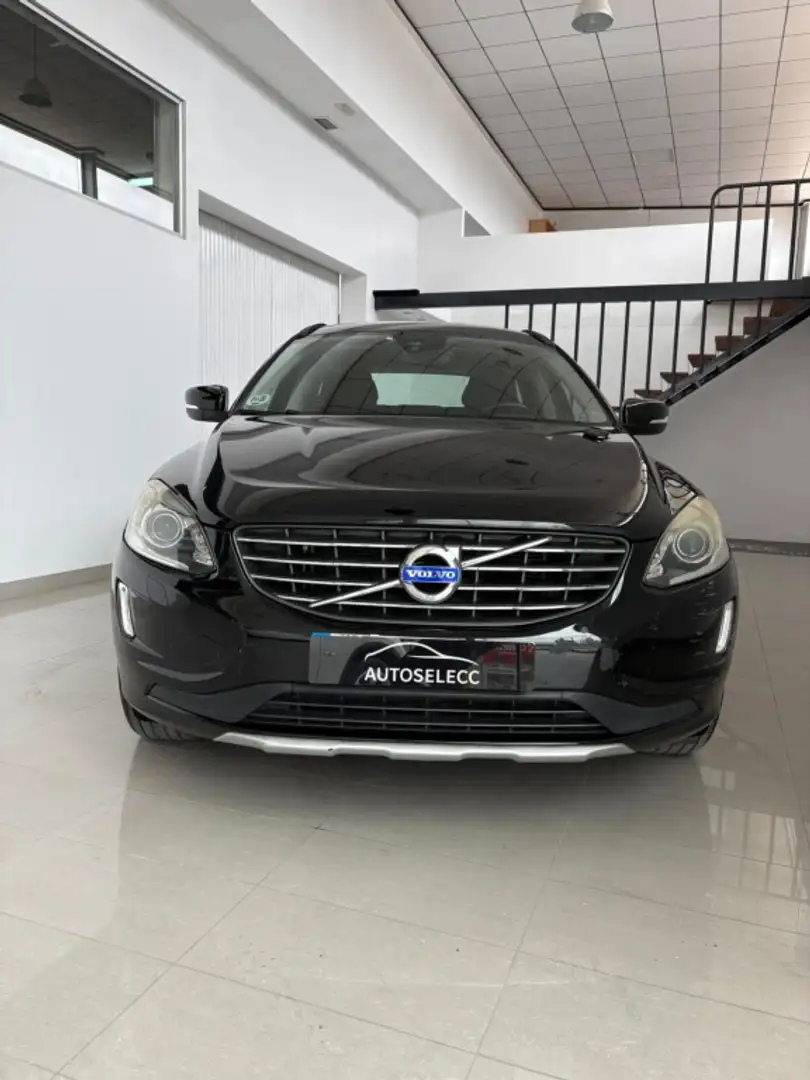 Volvo XC60 D3 Kinetic 136 Negro - 2