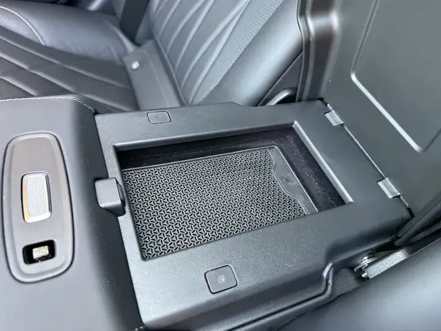 Mercedes-Benz Eqs view 17