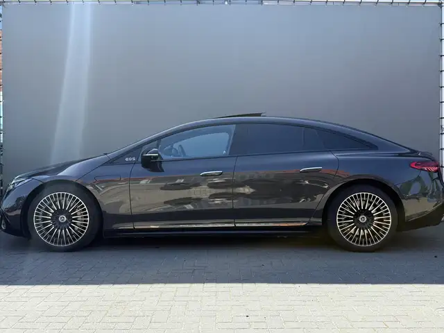 Mercedes-Benz Eqs view 6