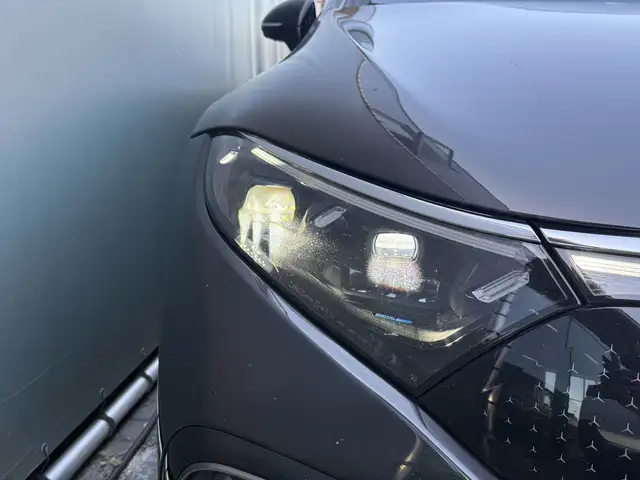 Mercedes-Benz Eqs view 8
