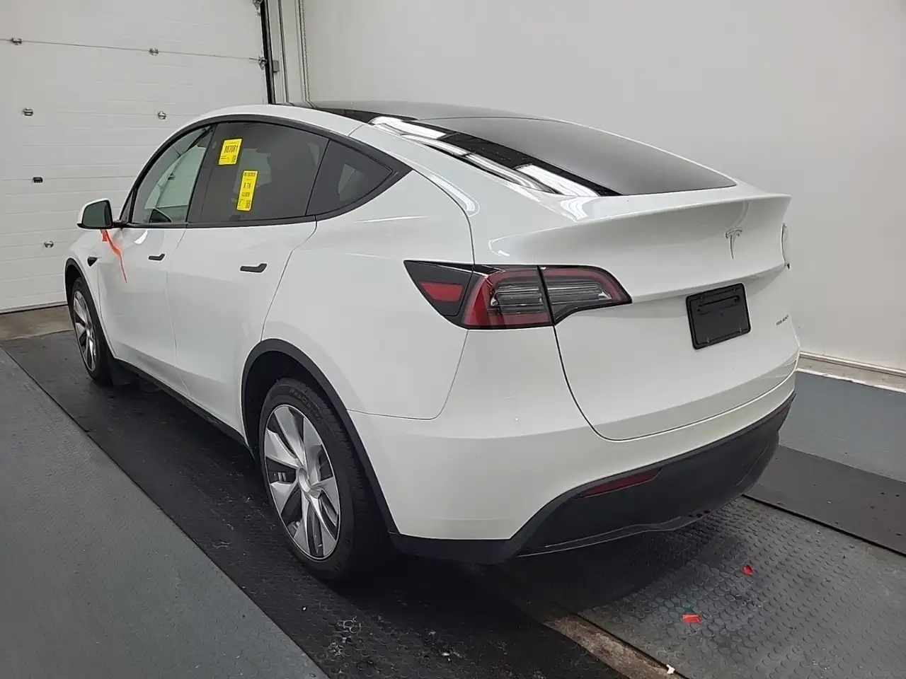 Tesla Model Y снимка Tesla Model Y