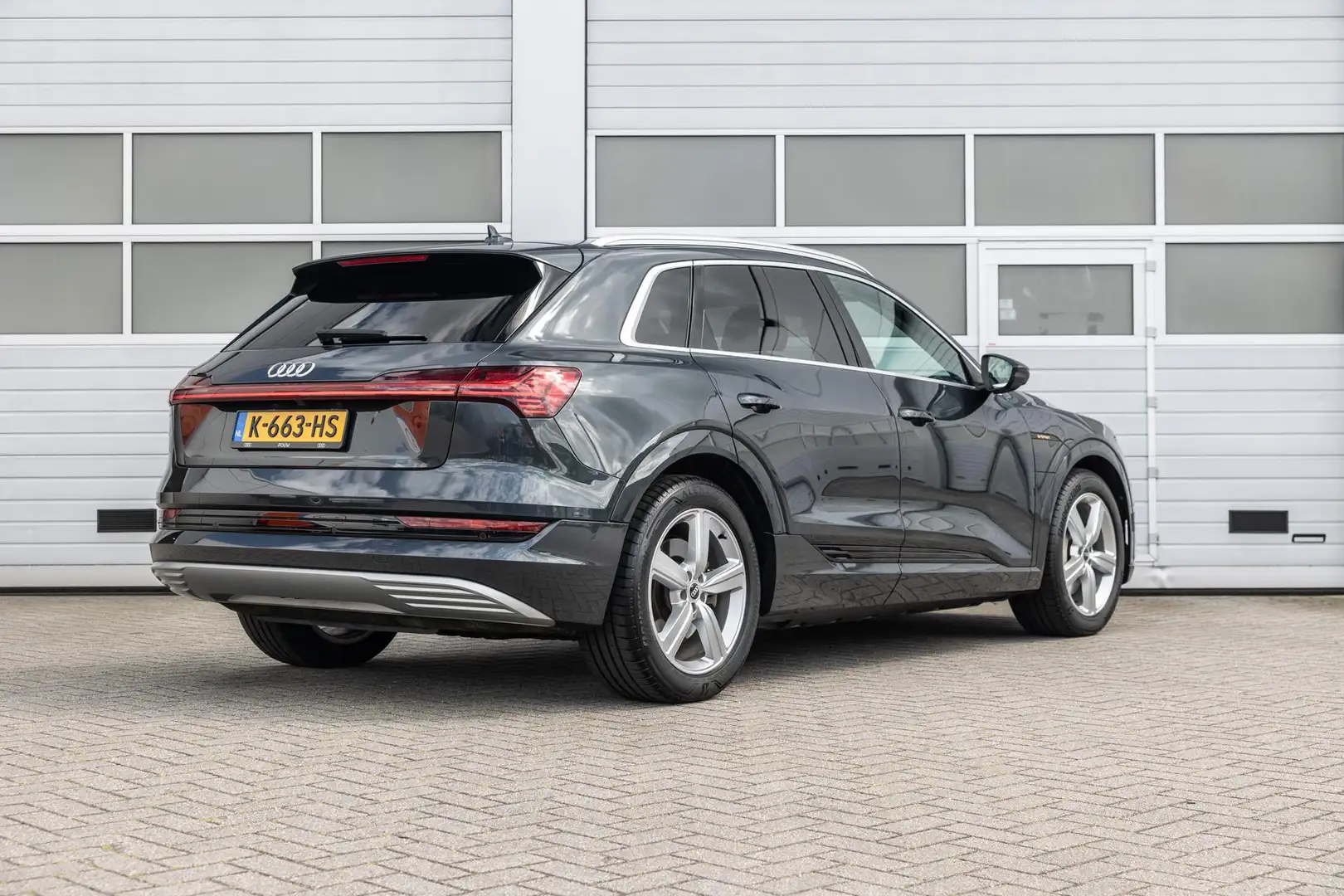 Audi e-tron 55 quattro 408pk Business Edition Plus 95 kWh | Tr Grijs - 2