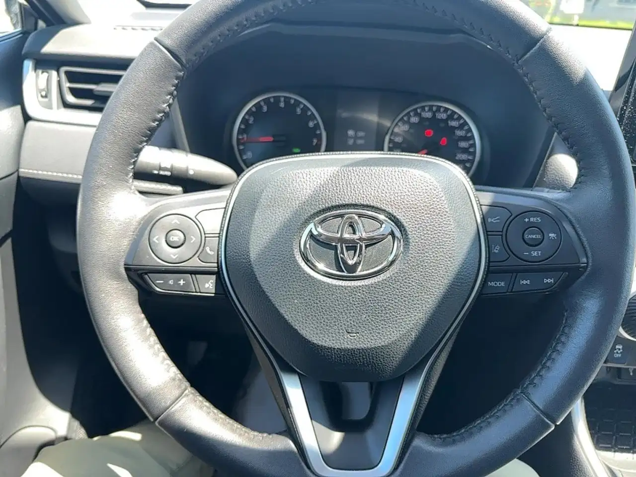 Toyota RAV 4 снимка Toyota RAV 4