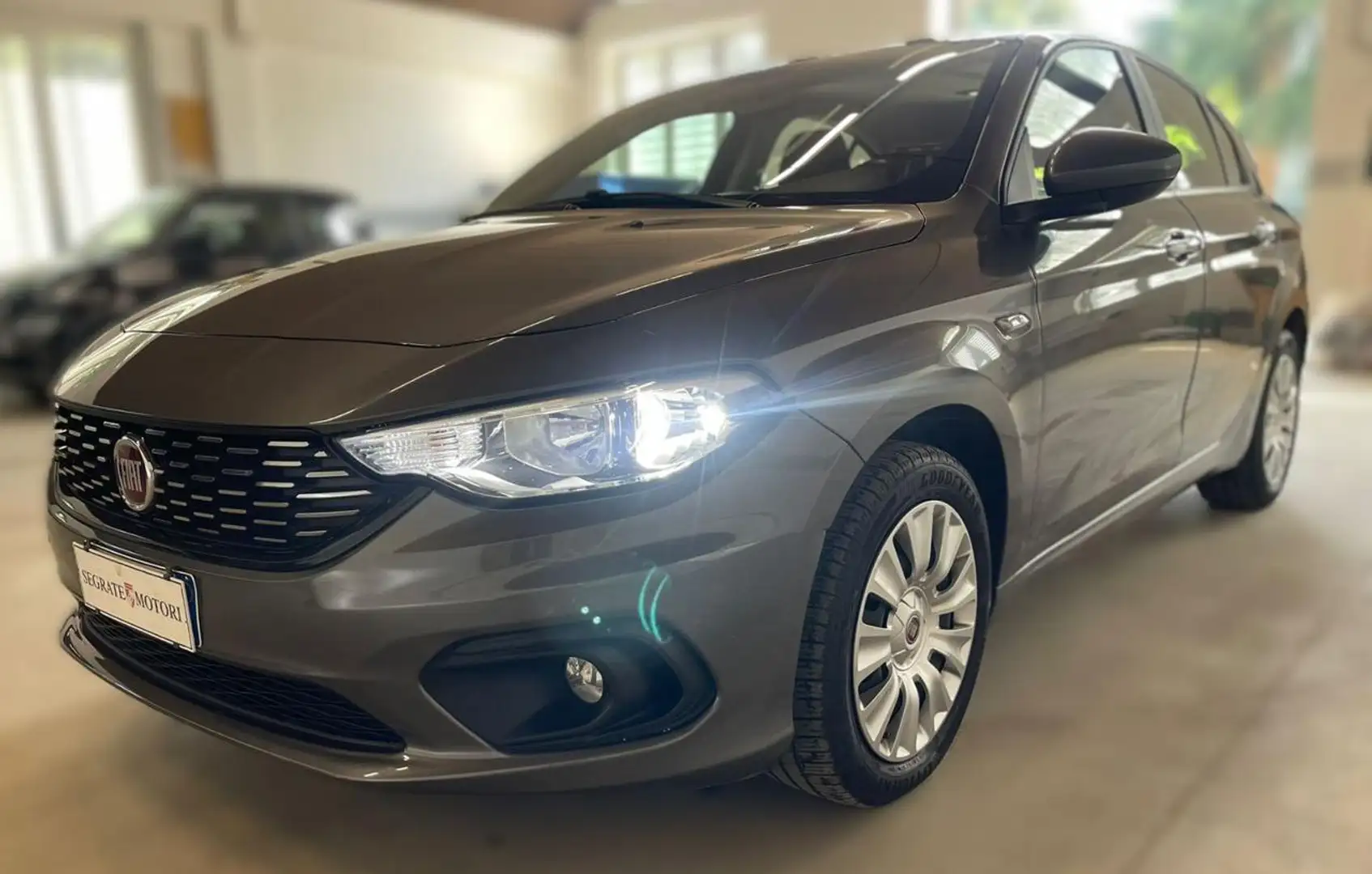 Fiat Tipo 1.3 Mjt S&S 5 porte Easy Grigio - 1