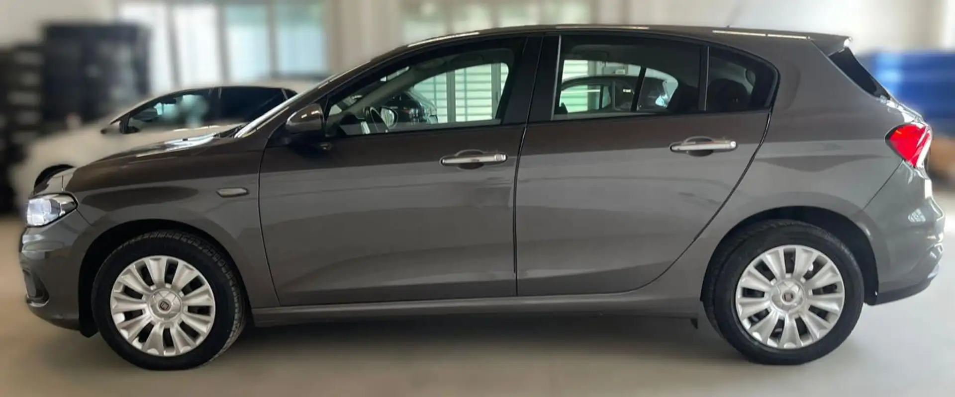 Fiat Tipo 1.3 Mjt S&S 5 porte Easy Grigio - 2