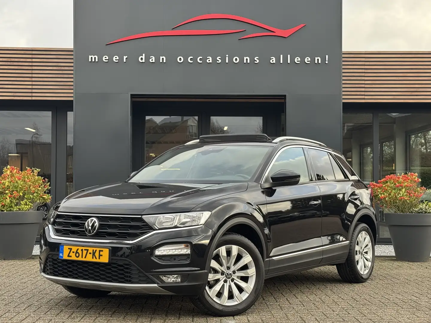 Volkswagen T-Roc 1.5 TSI 150pk Sport Panoramadak Schwarz - 1
