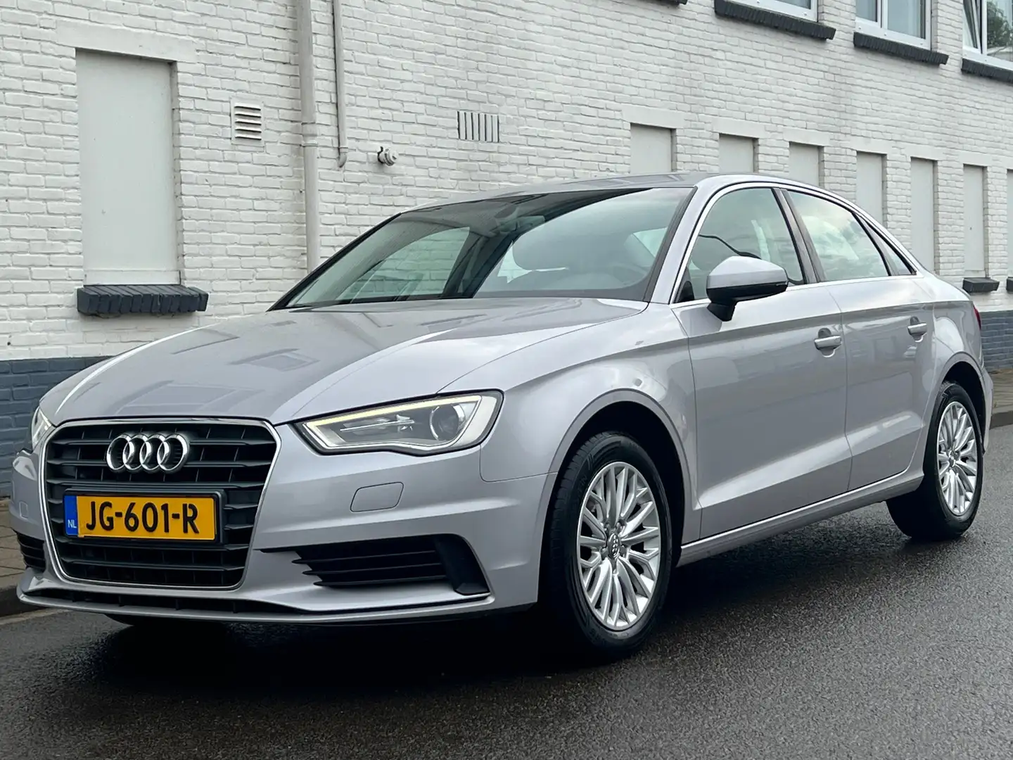 Audi A3 Limousine 1.4 TFSI CoD Sport Edition| S-Tronic Led Grau - 2