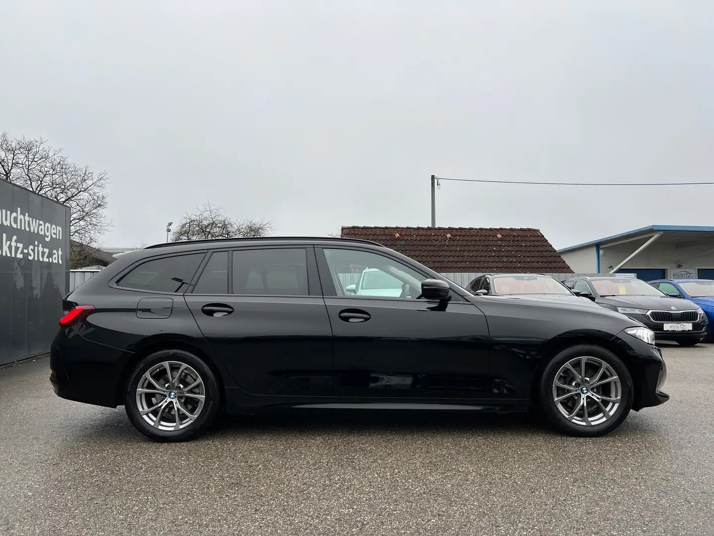 BMW 318 d Touring Aut. | Sportsitze*Widescreen Schwarz - 2