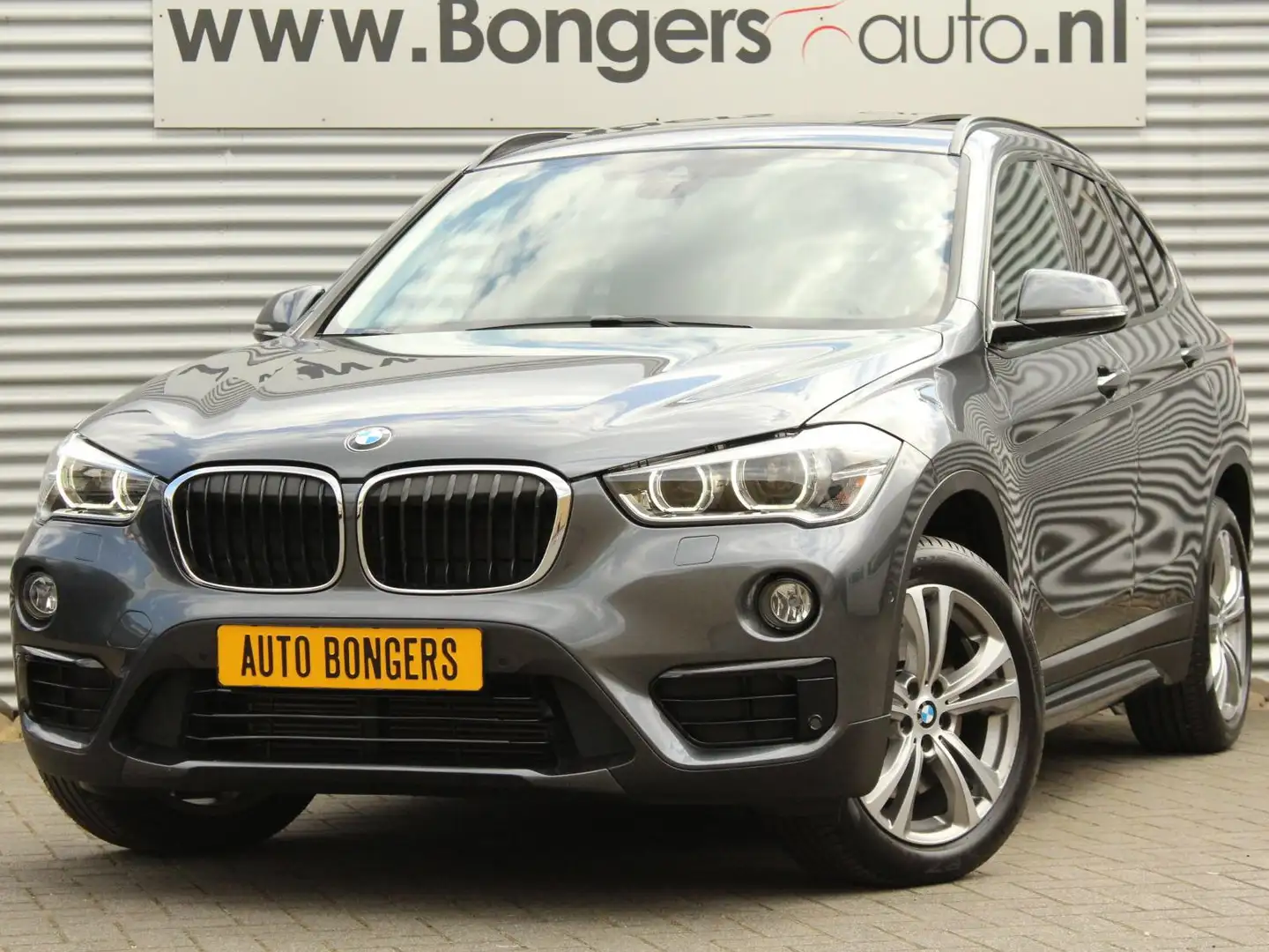 BMW X1 xDrive 20i Sport Line Automaat Grigio - 1