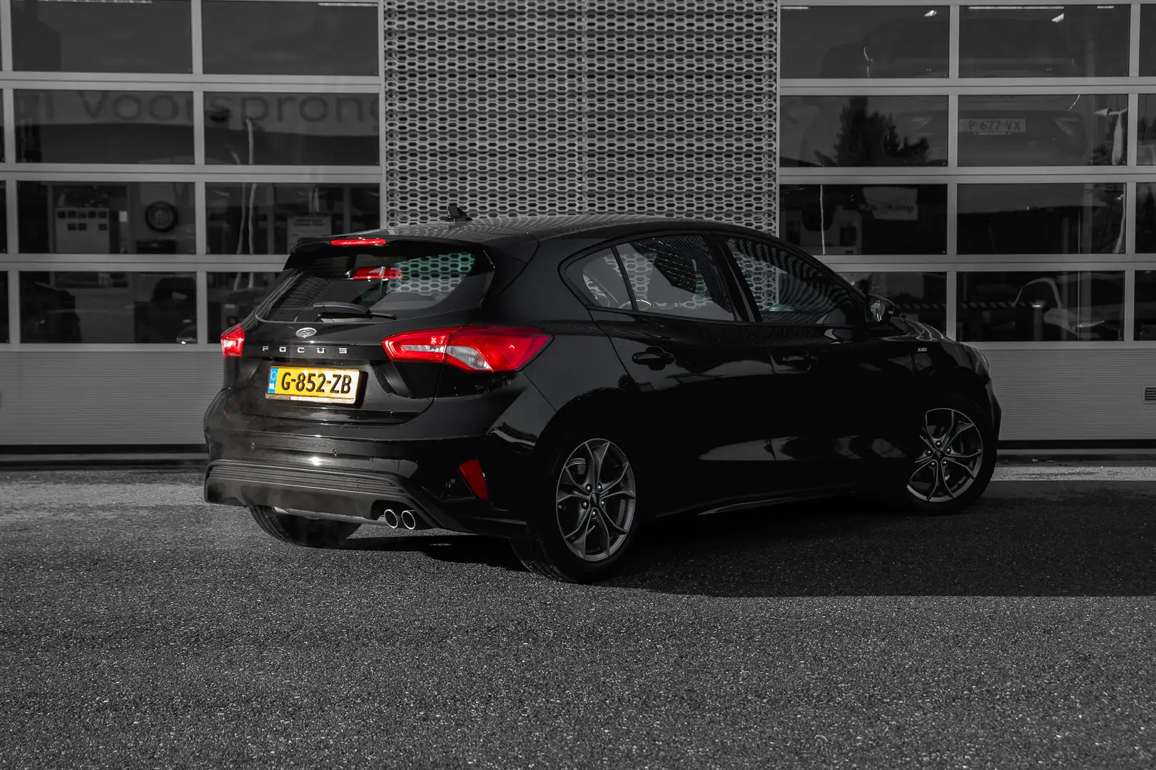Ford Focus 1.0 EcoBoost 125pk ST Line Business | Stoel & Stuu Zwart - 2