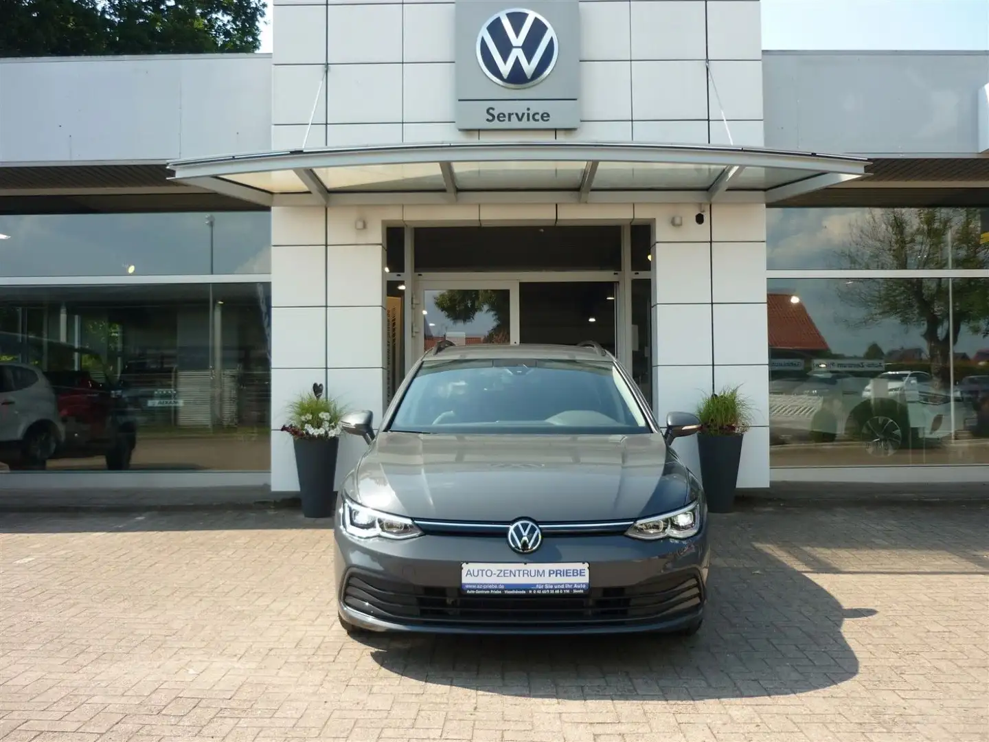 Volkswagen Golf VIII Var. Life eTSI DSG+Navi+AHK+ACC+Sitzh. Grau - 2