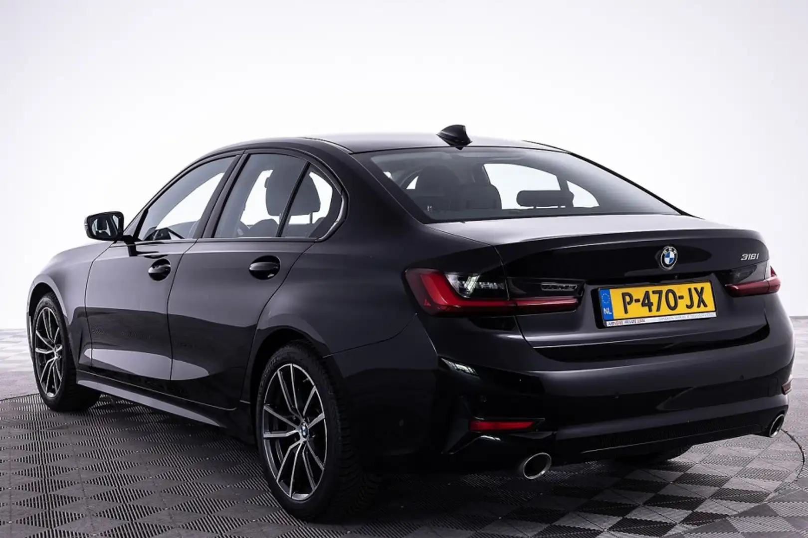 BMW 318 i Business Edition Plus | LEDER | Full LED | CAMER Zwart - 2