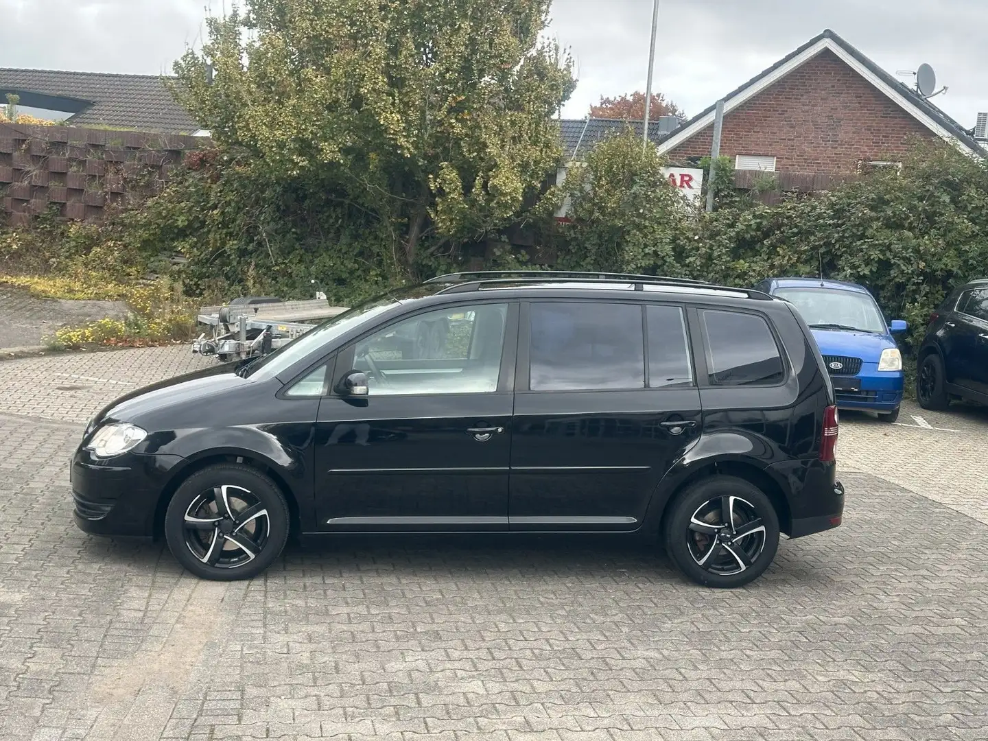 Volkswagen Touran Trendline*KLIMAAUTOMATIK*ALU*ELFH*7 SITZE Schwarz - 2