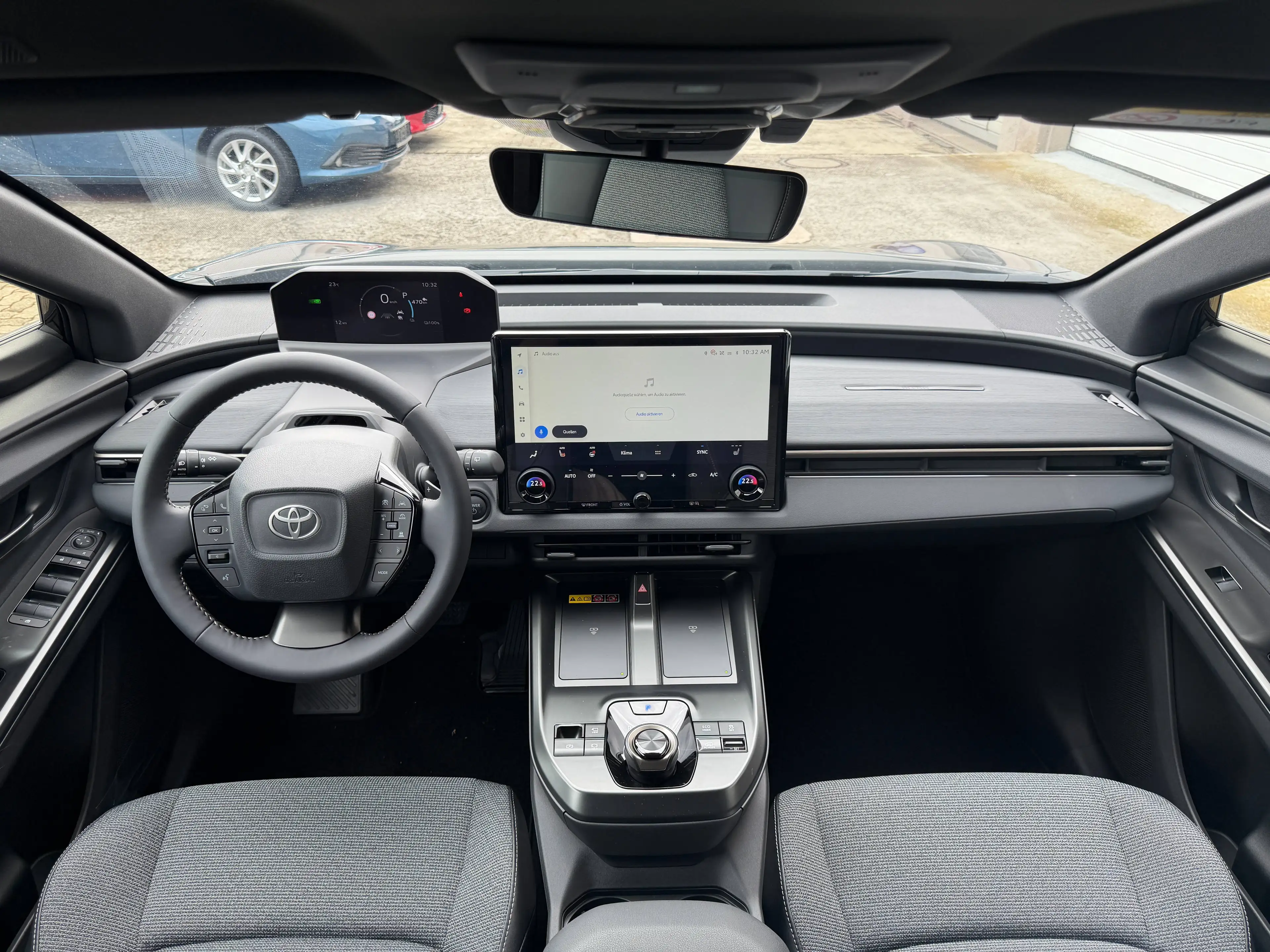 Toyota bZ4X bZ4X AWD Touring Teamplayer — photo 13