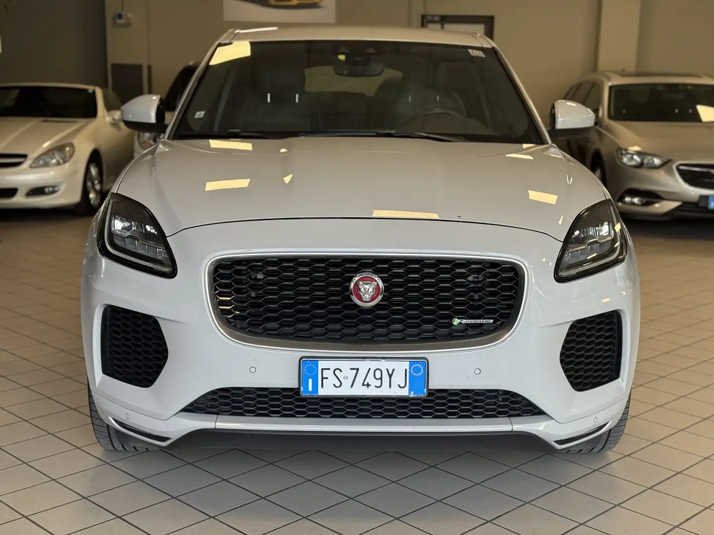 Jaguar E-Pace 2.0d i4 R-Dynamic awd 150cv auto - 2