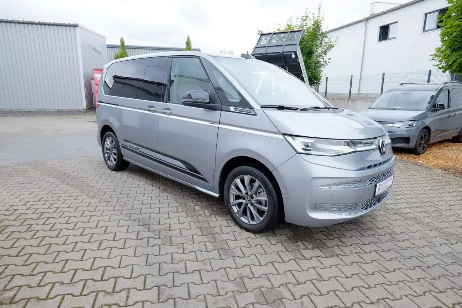 Volkswagen T7 Multivan 2.0 TDI Style DSG/18Zoll/Easy-Open Zilver - 1