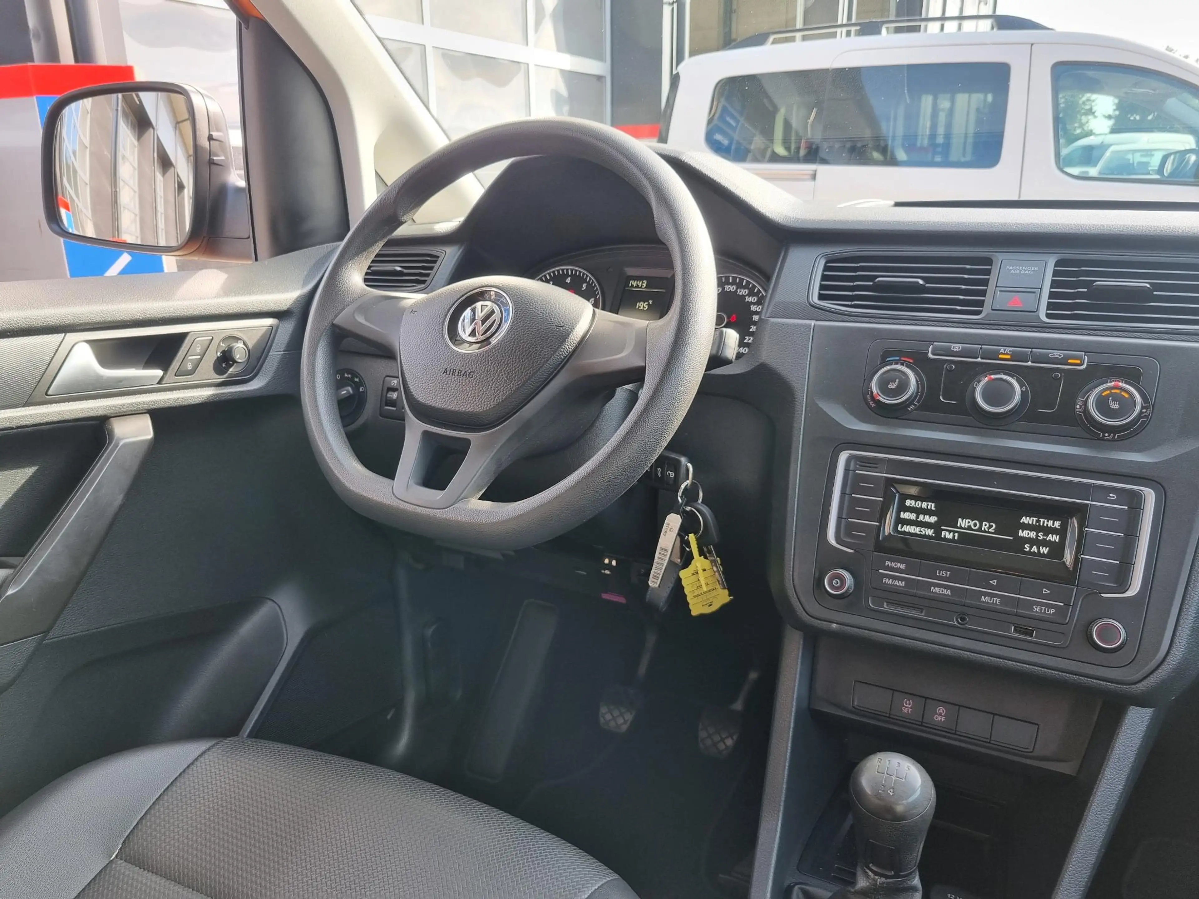 Volkswagen Caddy 1.2 TSI Luminous orange TREKHAAK / AC / CRUISE / P — photo 7
