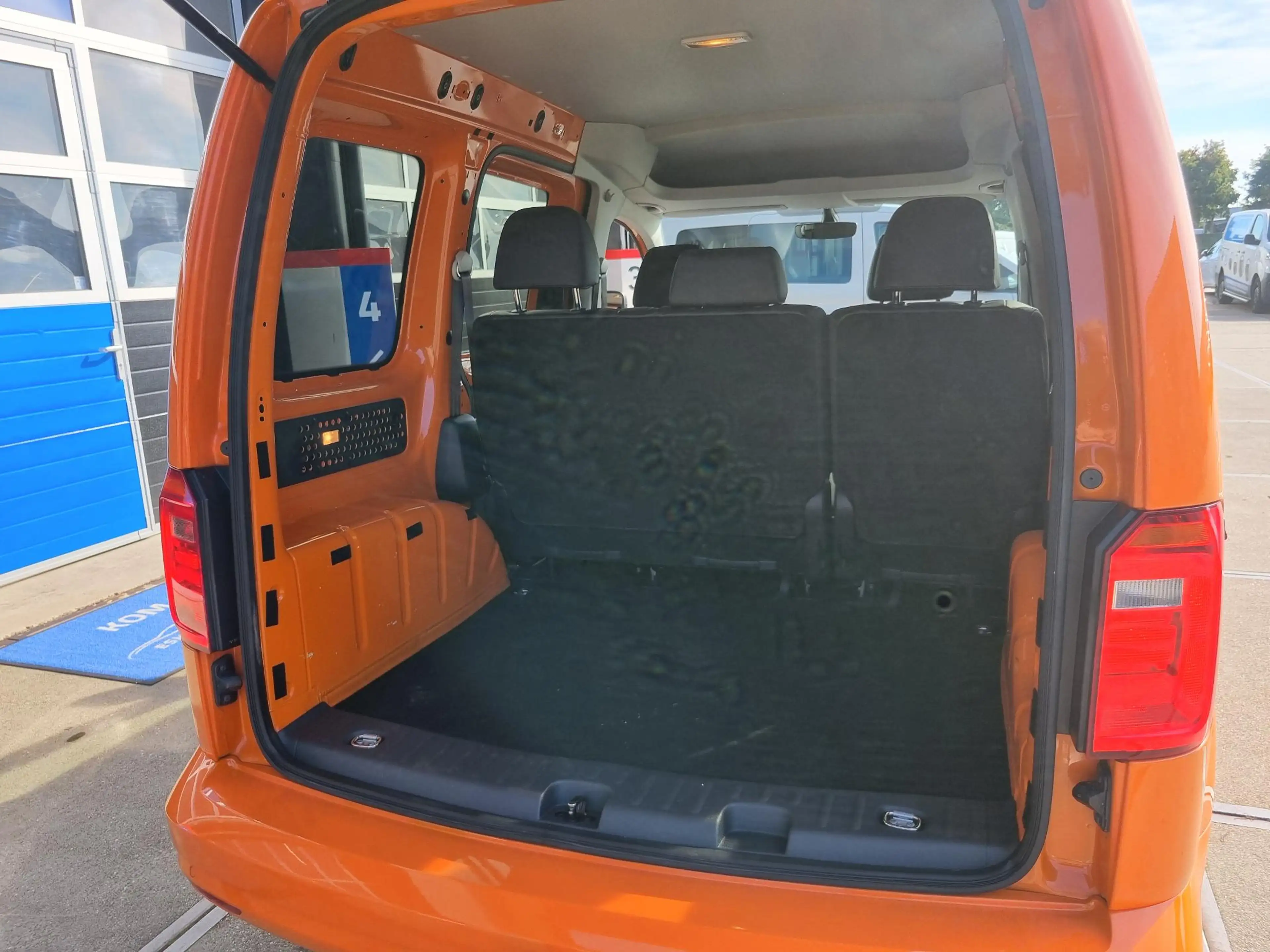 Volkswagen Caddy 1.2 TSI Luminous orange TREKHAAK / AC / CRUISE / P — photo 17