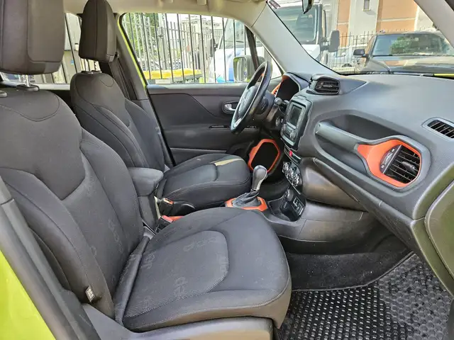Jeep Renegade view 11