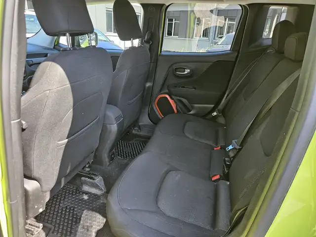 Jeep Renegade view 9