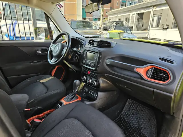 Jeep Renegade view 16